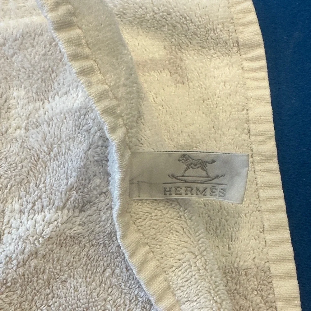 Hermes Plush Bath Towel - Soft Absorbent Home Bath